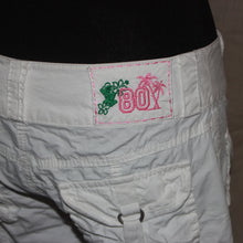 Load image into Gallery viewer, White low-waisted cargo capri (W24)
