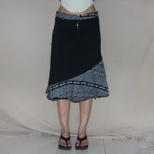 Load image into Gallery viewer, BDland black patterned border midi skirt (S)
