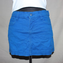 Load image into Gallery viewer, Blue mini denim skirt (W27)
