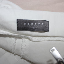Load image into Gallery viewer, Papaya white satin type capri (M)
