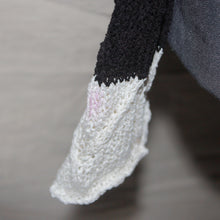 Load image into Gallery viewer, Stripped knitted sweater (M)

