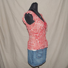 Load image into Gallery viewer, Rose red patterned ruffled v-cut top (XS/S)
