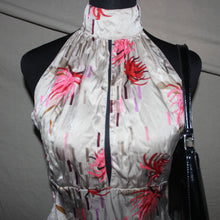 Load image into Gallery viewer, Halter-neck top with a floral pattern (S)
