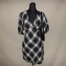 Load image into Gallery viewer, Black gingham midi dress (XS)
