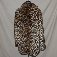 Load image into Gallery viewer, Cheetah print fur jacket (L)
