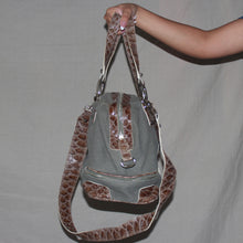 Load image into Gallery viewer, Vintage Guess buckle bag
