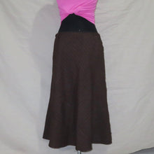 Load image into Gallery viewer, Brown plaid long velvet type midi skirt (S)
