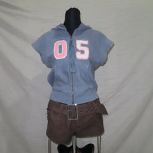 Load image into Gallery viewer, Nike &quot;05&quot; swoosh zipped sleeveless hoodie (S)
