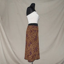 Load image into Gallery viewer, Floral patterned midi skirt (S)

