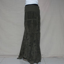 Load image into Gallery viewer, Beautiful velvet maxi skirt (S/M)
