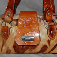 Load image into Gallery viewer, Vintage Alla two toned shoulder bag
