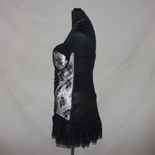 Load image into Gallery viewer, Nudish pink laced zipped corset (M)
