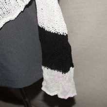 Load image into Gallery viewer, Stripped knitted sweater (M)
