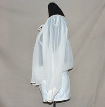 Load image into Gallery viewer, White sheer crinkle blouse (S)
