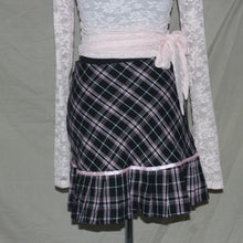 Load image into Gallery viewer, Gingham black and pink ruffled skirt (S)
