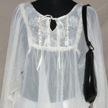Load image into Gallery viewer, White sheer crinkle blouse (S)
