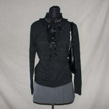 Load image into Gallery viewer, Dabutong black velvet long sleeves (M)
