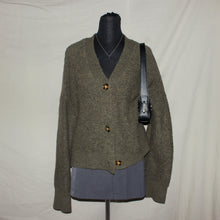 Load image into Gallery viewer, Olive green velvet type cardigan (M)
