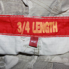Load image into Gallery viewer, 3/4 Length low waisted camo capri (W32)
