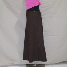 Load image into Gallery viewer, Brown plaid long velvet type midi skirt (S)

