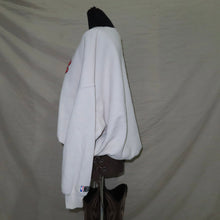 Load image into Gallery viewer, Chicago Bulls graphic off white sweater (M)
