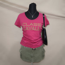 Load image into Gallery viewer, Cavalli Class logo in magenta tee (S/M)
