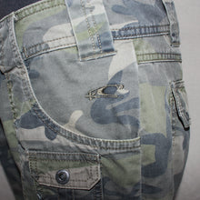 Load image into Gallery viewer, O'neill low waisted camo capri (W28)
