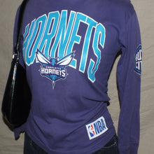 Load image into Gallery viewer, NBA Hornets graphic purple long sleeves (S)
