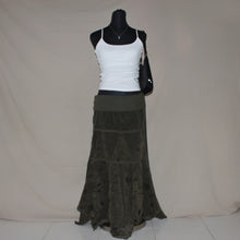 Load image into Gallery viewer, Beautiful velvet maxi skirt (S/M)
