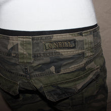 Load image into Gallery viewer, O'neill low waisted camo capri (W28)

