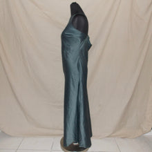 Load image into Gallery viewer, Niss Shop satin type halter long dress (M)
