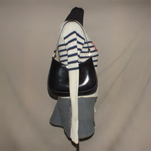 Load image into Gallery viewer, Tommy Hilfiger knitted beige stripped heart sweater (XS)

