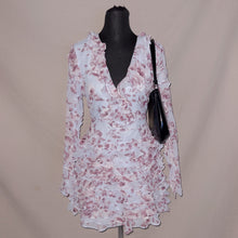 Load image into Gallery viewer, Floral ruched v-cut midi dress (S)
