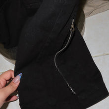 Load image into Gallery viewer, Lea Fashion buckled cargo pants (W28)
