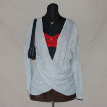 Load image into Gallery viewer, Gray asymmetrical long sleeves (M)
