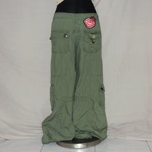 Load image into Gallery viewer, Blanco low waisted cargo (L)
