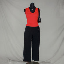 Load image into Gallery viewer, Buttoned black low waisted capri (W29)
