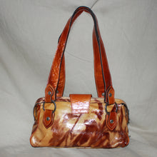Load image into Gallery viewer, Vintage Alla two toned shoulder bag
