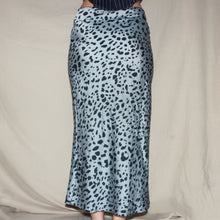 Load image into Gallery viewer, Leopard print gray long skirt (S)
