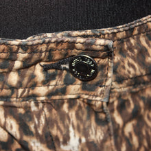 Load image into Gallery viewer, Leopard print cargo (W34)
