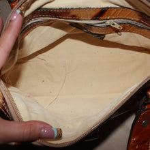 Load image into Gallery viewer, Vintage Alla two toned shoulder bag

