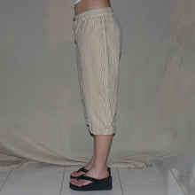 Load image into Gallery viewer, Butter yellow stripped capri (S/M)
