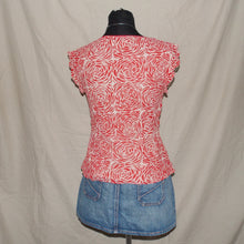 Load image into Gallery viewer, Rose red patterned ruffled v-cut top (XS/S)
