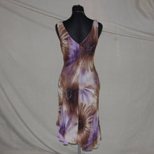Load image into Gallery viewer, Vesitire purple floral midi dress (S)
