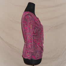 Load image into Gallery viewer, Graphic Patterned magenta mesh top (S)
