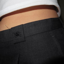 Load image into Gallery viewer, Burberry black classic trousers (W31)

