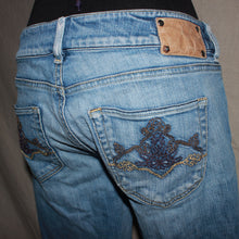 Load image into Gallery viewer, Y2K Diesel low-rise flare jeans (W32)
