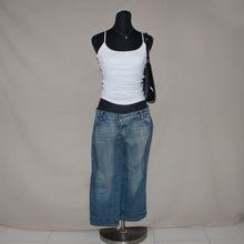 Load image into Gallery viewer, Camaieu denim capris (W26)

