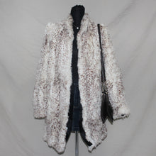 Load image into Gallery viewer, White deer patterned fur coat (M)
